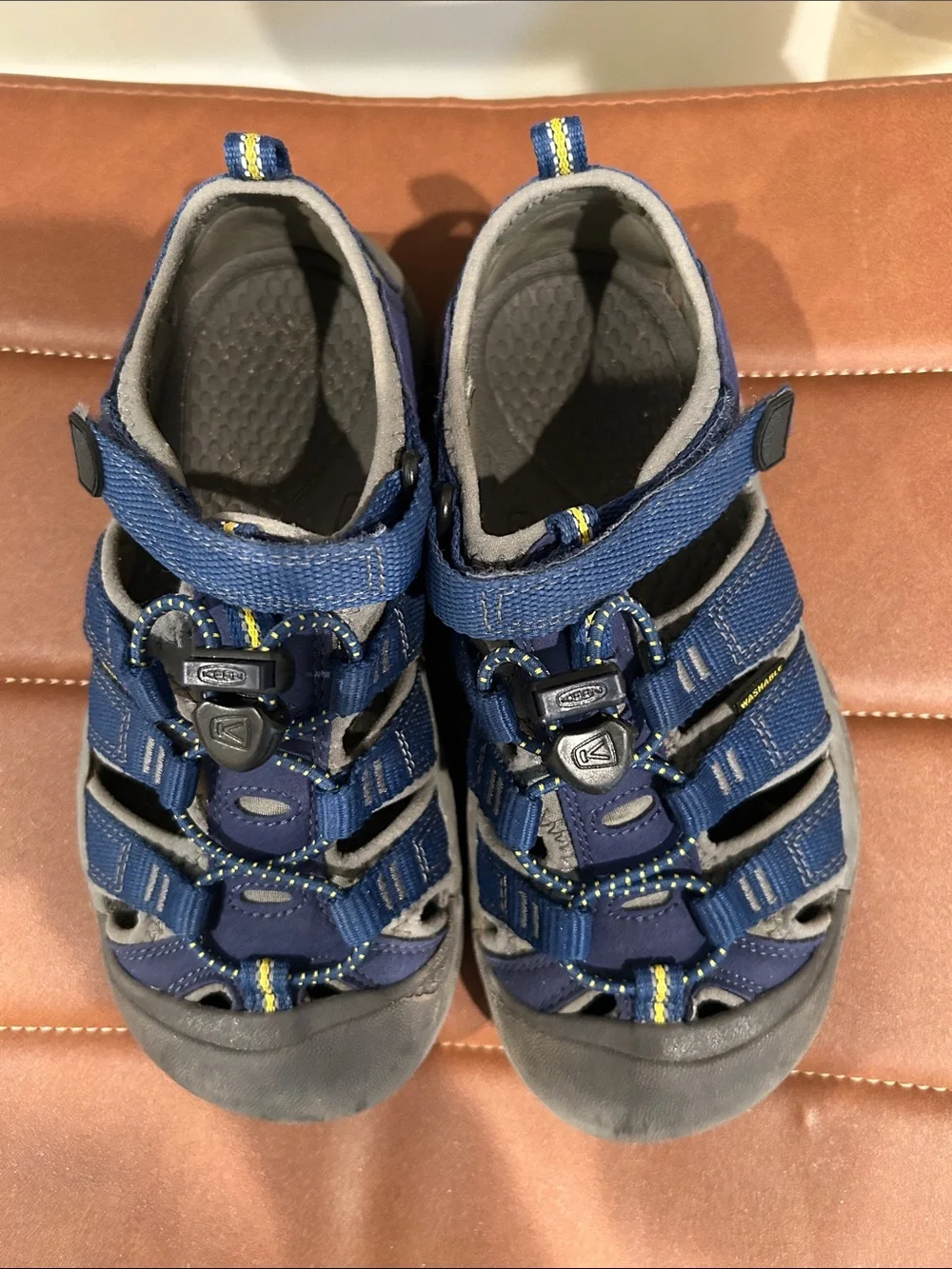 Keen sturdy closed